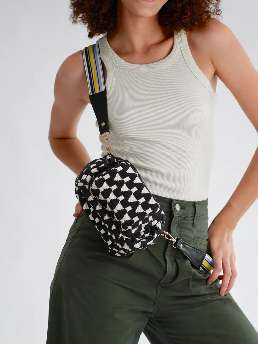 Iroshops Functional Fashion: Multi-Pocket Handbags for Summer Adventures