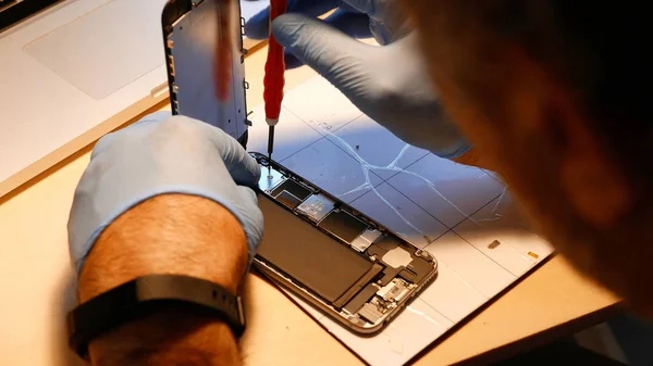 Finding Reliable iPhone Repair Services in Sharjah: A Guide to MobileRepairsDubai